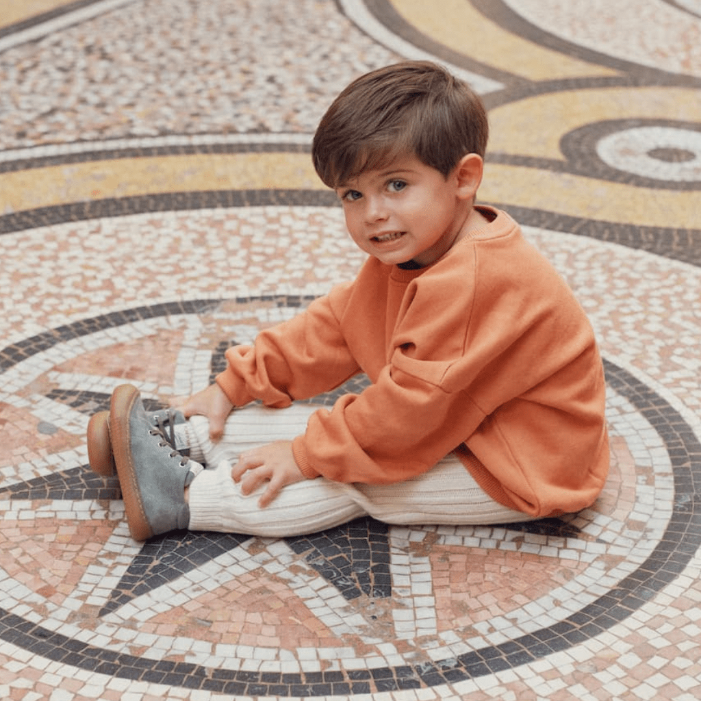 Franse Pom d'Api kinderschoenen met tijdloos design en meer dan 150 jaar vakmanschap, verkrijgbaar in onze webshop.
