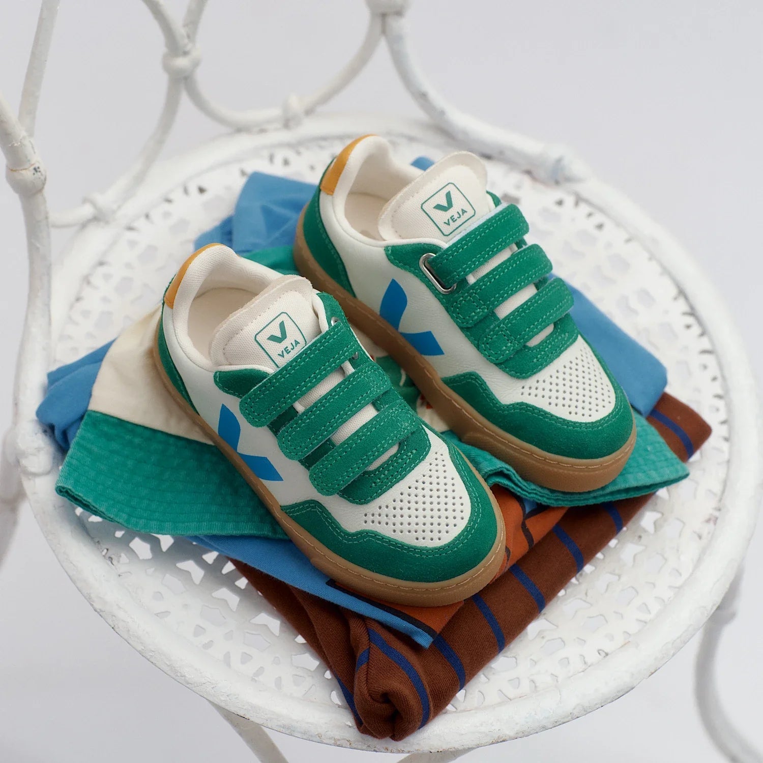 Veja eerlijke Franse sneakers uit biologische grondstoffen, fair trade en zonder overproductie, verkrijgbaar in onze webshop en winkel in Antwerpen.