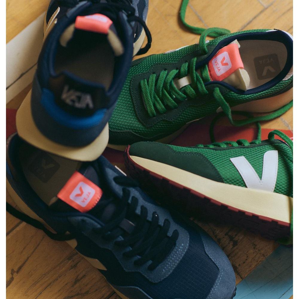 Veja sneakers uit biologische grondstoffen, eerlijk en duurzaam geproduceerd, verkrijgbaar in onze webshop en winkel in Antwerpen.