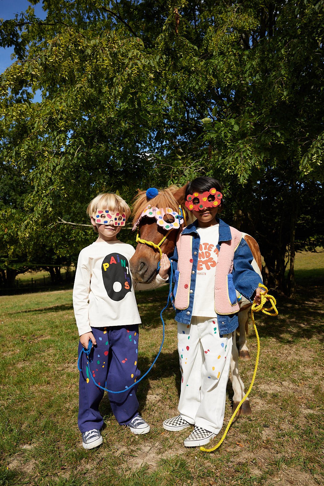 Wynken wintercollectie kinderkleding met warme tinten en gebreide texturen, verkrijgbaar bij Studio Play Antwerpen