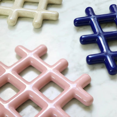 &Klevering Trivet Grid Speckle