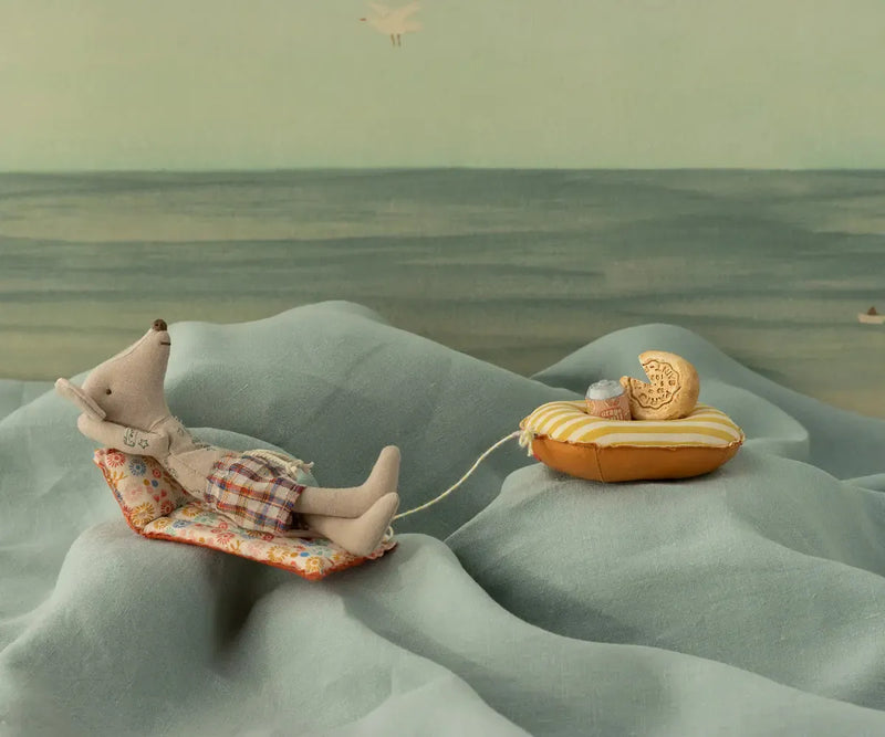 Maileg Beach Mouse With AIr Mattress Dad Flower