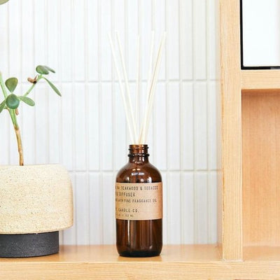 P.F. Candle Co Geurstokjes Teakwood & Tobacco