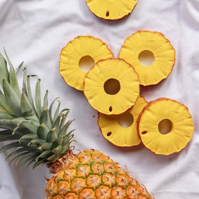 Oli & Carol Bad & Bijtspeeltje Ananas the Pineapple