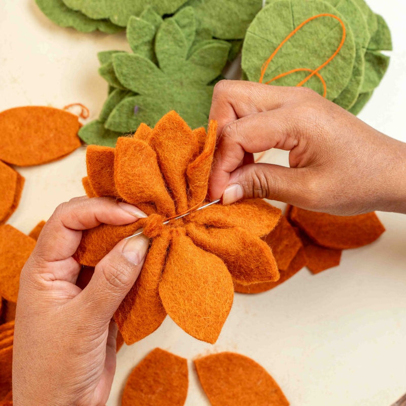 Sjaal Met Verhaal Bloem Dahlia XL Cognac