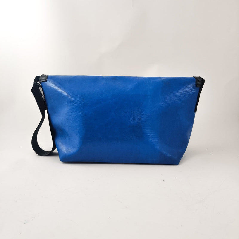 F42 SURFSIDE 6 - Studio Play
