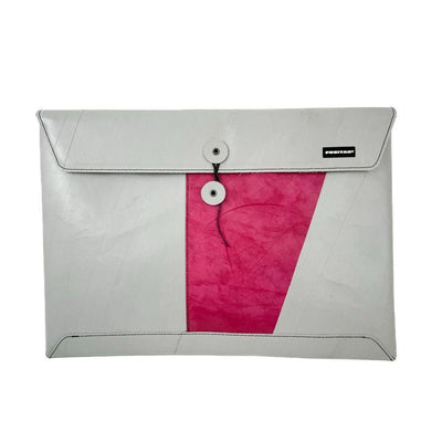 F421 SLEEVE FOR LAPTOP 15 INCH - Studio Play