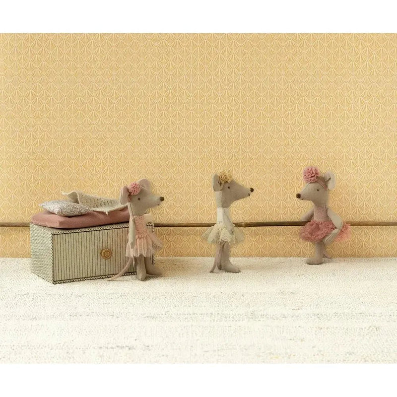 Maileg Dance Mouse In Daybed Little Sister - Studio Play