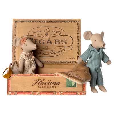 Maileg Mum And Dad In Cigar Box