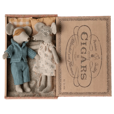 Maileg Mum And Dad In Cigar Box III - Studio Play