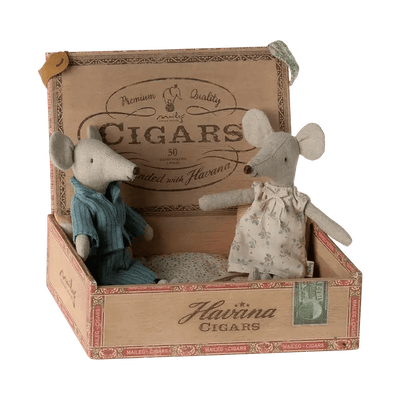 Maileg Mum And Dad In Cigar Box III - Studio Play