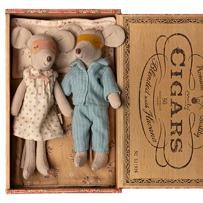 Maileg Mum And Dad In Cigar Box