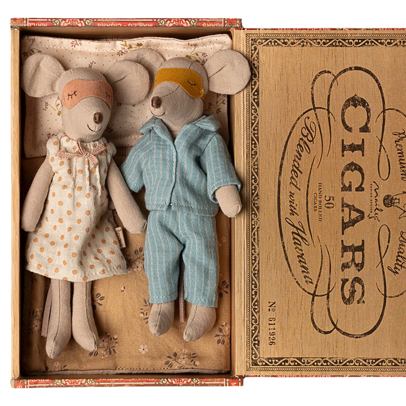 Maileg Mum And Dad In Cigar Box
