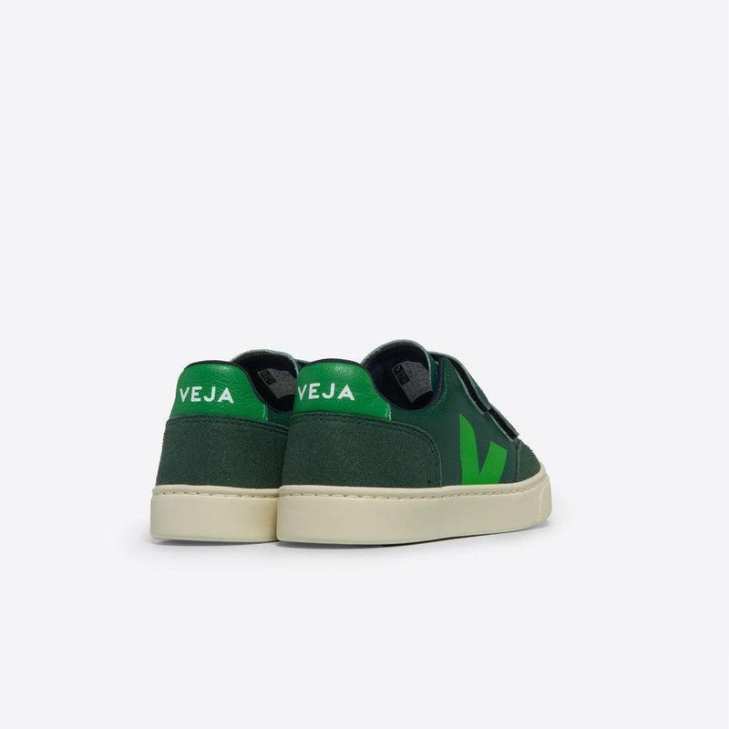 Veja BABY Small V - 12 Chromefree Leather Poker Absinthe - Studio Play
