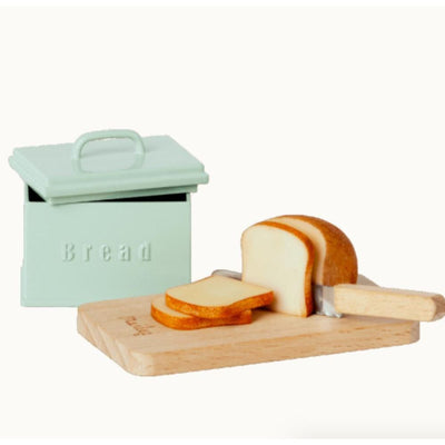 Maileg Miniature Bread Box w. Cutting Board - Studio Play